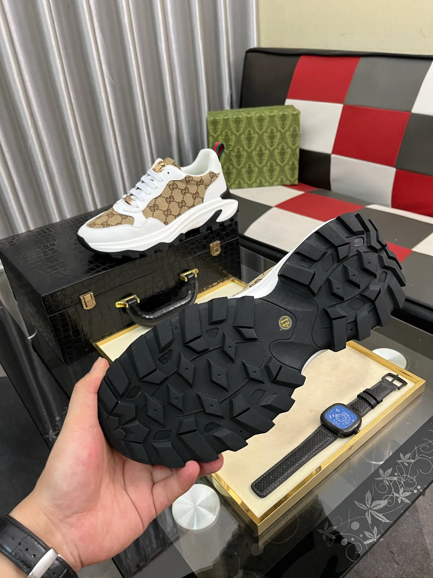 Men's shoes 💰458⌚️⌚️ Gucci •Gucci original quality. ~ Unique modern style sneakers. 🏃A must-have casual shoe for trendy men😍😍 Original brand imported from Italy, imported original leather, sheep lining (refuses to discolor and grind feet) Sole: Original sole provided by the original factory, French lazy style design ⚠️Fit to the feet, original quality attached, super comfortable original sole, code number: 38-444️⃣Colors available